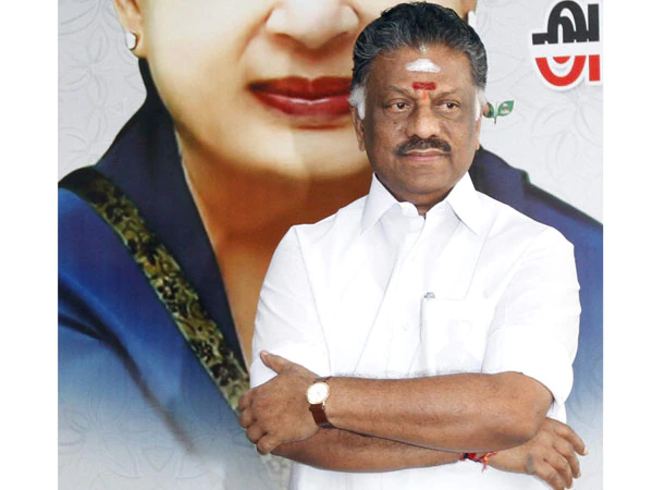 OPS appealed to the cadres to maintain peace OPS : தொண்டர்களே.. தயவுசெய்து... பரபரப்புக்கு நடுவே ஓபிஎஸ் போட்ட 4 வரி ட்வீட்!