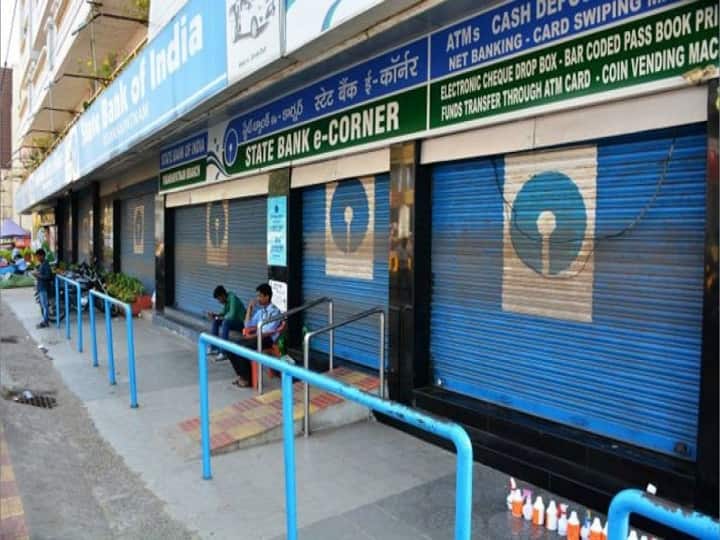 Bank Holidays in May: Know how much days bank holidays in May 2022 here is the full list Bank Holidays in May: આ મહિને આટલા દિવસ રહેશે બેંકો બંધ, જુઓ લિસ્ટ