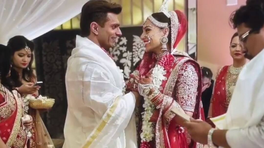Bipasha Basu celebrates 6th wedding anniversary with Karan Singh Grover, know in details Karan-Bipasha Anniversary: ষষ্ঠ বিবাহবার্ষিকী কীভাবে উদযাপন করলেন বিপাশা বসু?