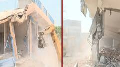 Meerut में खूब गरजा प्रशासन का बुलडोजर, कई अवैध इमारतों को किया जमींदोज । Hindi News