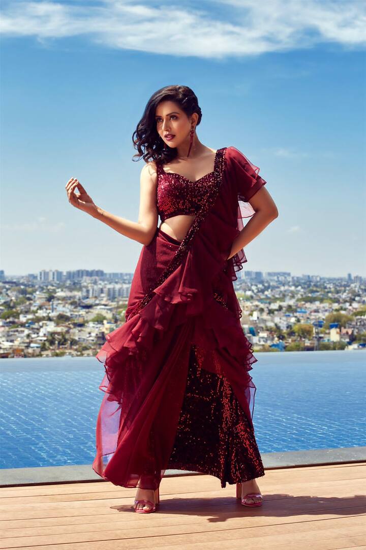 ஏ… பெண்ணே… என் நெஞ்சில் சாய்ந்து சாய்கிறாய்