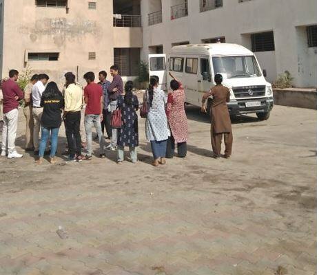 A female resident doctor committed suicide at Gandhinagar Civil Hospital ગાંધીનગર સિવિલ હોસ્પિટલમાં મહિલા રેસિડેન્ટ ડોક્ટરે આત્મહત્યા કરી લેતા ચકચાર