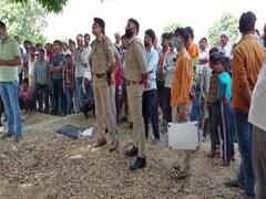 Auraiya Crime News: औरैया में पेड़ से लटका मिला युवक का शव, परिवार के लोगों ने जताई हत्या की आशंका