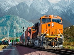 Crime : ஓடும் ரயிலில் வன்கொடுமை முயற்சி.. தப்பிக்க முயற்சித்த பெண்ணை தூக்கி வீசிய கொடூரம்..