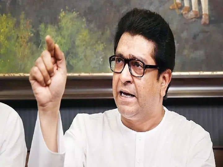 Raj Thackeray Aurangabad rally  Raj Thackeray arrives in Aurangabad for big welcome from mns activist  Raj Thackeray : बहुचर्चित सभेसाठी राज ठाकरे औरंगाबादमध्ये दाखल, मनसैनिकांकडून जंगी स्वागत 