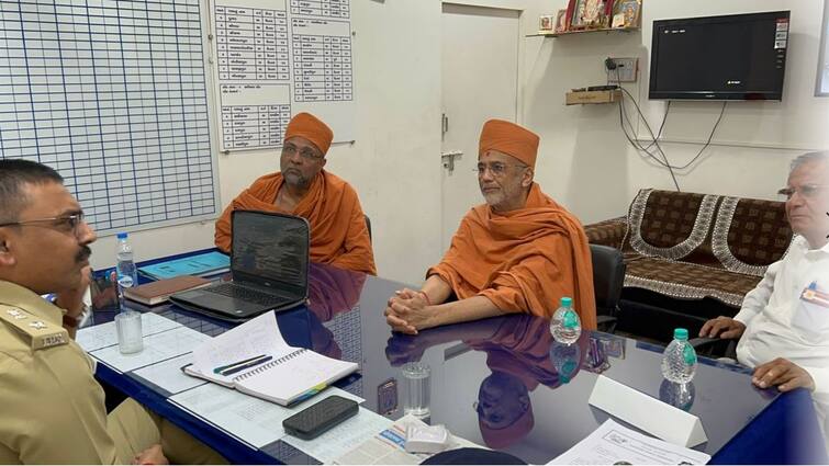 Gunatit Swami's death case, The police interrogated these two saints and the secretary ગુણાતીત સ્વામીના અપમૃત્યુ કેસ: પોલીસે આ બે સંતો અને સેક્રેટરીની કરી પૂછપરછ, જાણો શું રહસ્ય આવ્યું બહાર