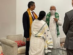 Mamata Meets PM Modi: मुख्यमंत्रियों से जजों की मीटिंग के बाद कुछ यूं हुई पीएम मोदी और ममता बनर्जी की मुलाकात, जानिए क्या कहा