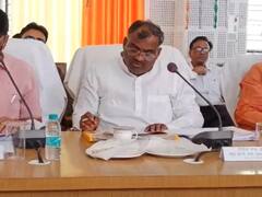 Mahoba News: मंत्री गिरीश चंद्र यादव की बैठक के दौरान 12 बार गई बिजली, मंत्री बोले- बिजली का संकट नहीं