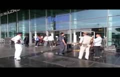 West Bengal: অন্ডাল বিমানবন্দরে নামার আগে বিমানে সমস্যা, আহত বেশ কয়েকজন যাত্রী ।Bangla News