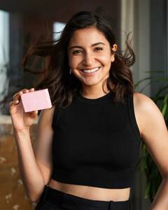 Anushka Sharma Photos: ਅਨੁਸ਼ਕਾ ਸ਼ਰਮਾ ਨੇ ਬਲੈਕ ਆਊਟਫਿਟ 'ਚ ਸ਼ੇਅਰ ਕੀਤਾ ਸਟਨਿੰਗ ਅੰਦਾਜ਼, ਫੋਟੋਆਂ ਦੇਖ ਕੇ ਫੈਨਸ ਨੇ ਕਿਹਾ- ਖੂਬਸੂਰਤ