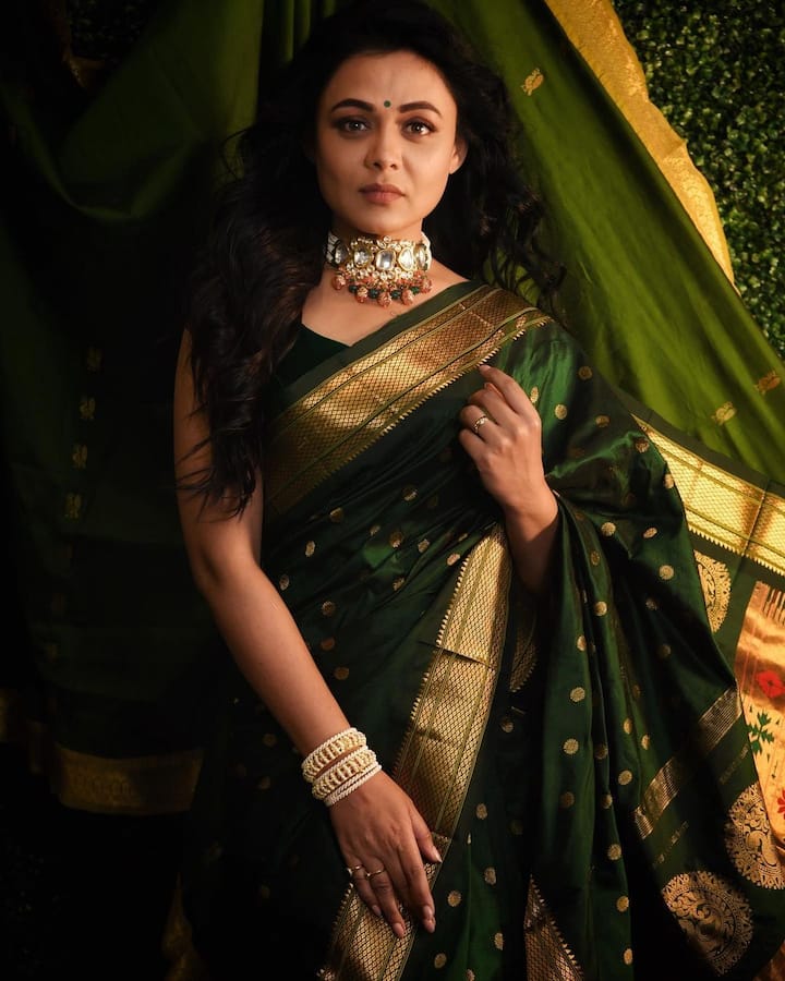 नुकतेच अभिनेत्रीने एक खास फोटोशूट केले आहे. या फोटोशूटमधील काही खास फोटो तिने चाहत्यांसोबत शेअर केले आहेत.(photo:/prarthana.behere/ig)
