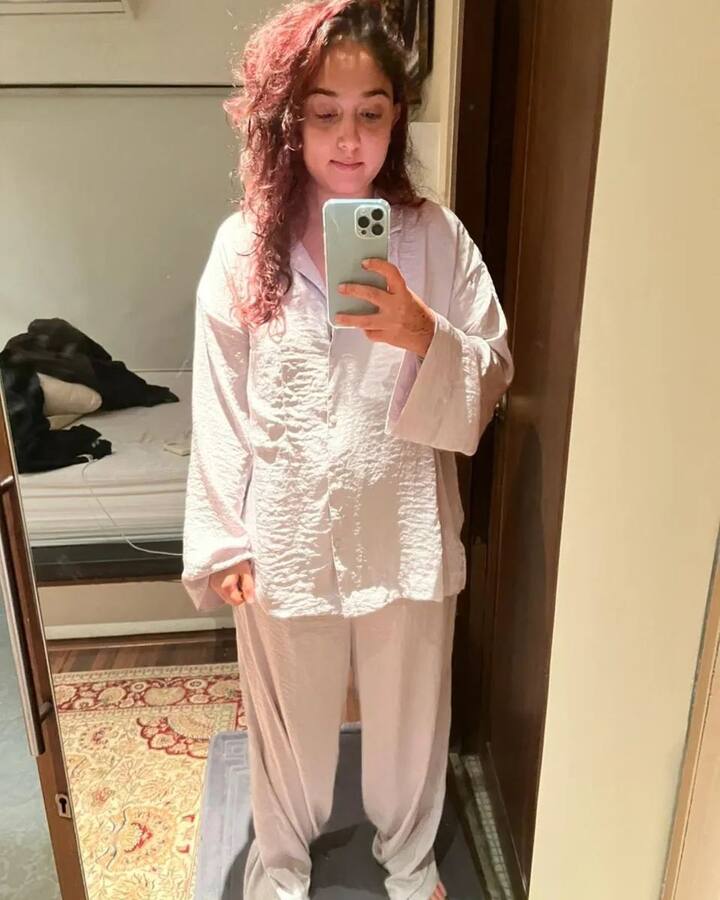 अयारा ने लिखा, 'मुझे एंग्जाइटी अटैक्स आने लगे हैं. मुझे घबराहट होती है और फिर खुश भी हो जाती हैं. मुझे रोना भी आता है. इससे पहले मुझे कभी एंग्जाइटी अटैक नहीं हुआ. पैनिक और पैनिक अटैक के बीच अंतर होता है'.