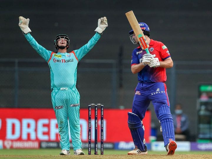 196 धावांचे एक मोठे आव्हान दिल्लीसमोर असल्याने त्यांच्यावर आधीच दबाव होता. त्यामुळे त्यांची सुरुवात खराब झाली. त्यांचे दोन्ही सलामीवीर 13 धावांवर बाद झाले.