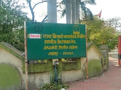 हे विदर्भ राज्य;  सरकारी कार्यालयांवर स्टिकर लावत विदर्भवाद्यांनी केले आंदोलन