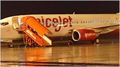 SpiceJet Turbulence Accident: DGCA ने जांच पूरी होने तक क्रू मेम्बर को ड्यूटी से हटाया, दो यात्री ICU में
