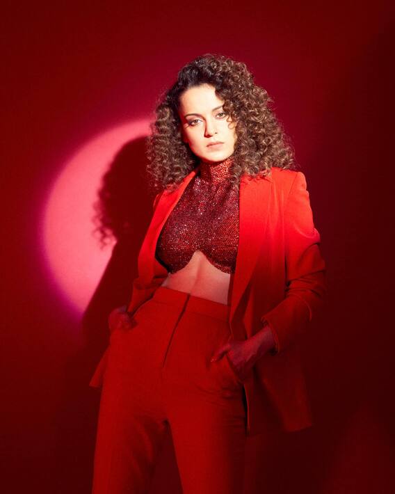 বিতর্ক ও কঙ্গনা