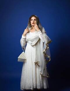 ईद से पहले हिमांशी खुराना ने करवाया ये बेहद खास फोटोशूट, आप भी हो जाएंगे उनकी अदाओं के कायल!