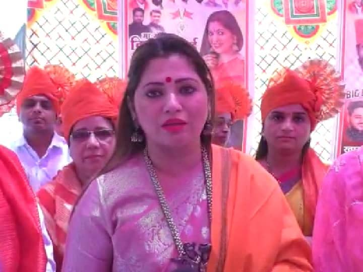 Rajya Sabha Election 2022 Shivsena Deepali Sayed reaction on NCP Jitendra Avhad  Rajya Sabha Election 2022: आव्हाड साहेब, राजकारणात डावपेच शिकून येणं गरजेचं; दीपाली सय्यद यांचा जितेंद्र आव्हाडांना खोचक सल्ला