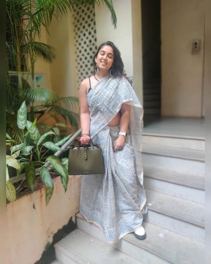 'जहां तक ​​मैं इसे (चिंता के दौरे) समझती हूं, इनके शारीरिक लक्षण भी होते हैं जैसे धड़कन बढ़ना, सांस फूलना, रोना आना और धीरे-धीरे बढ़ता है. मुझे नहीं पता कि पैनिक अटैक कैसा होता है. यह वास्तव में भद्दा एहसास है. मेरे डॉक्टर मुझसे कहा है कि अगर यह नियमित होता है तो मुझे अपने डॉक्टर/मनोचिकित्सक को बताना होगा.'