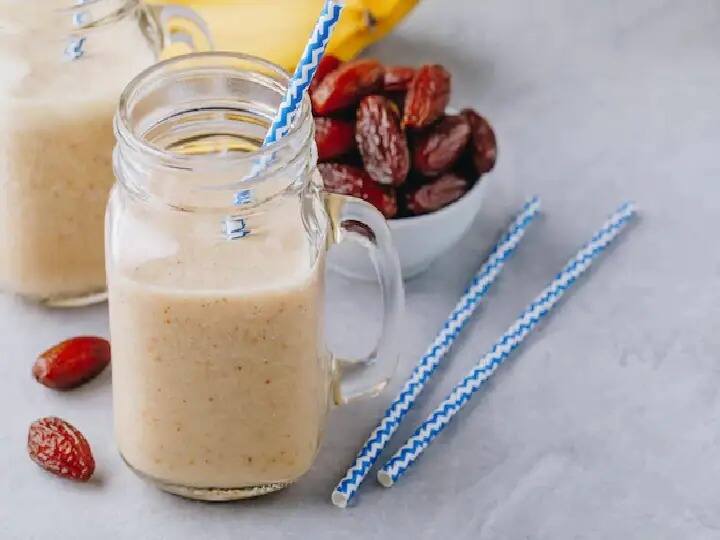 EID Special 2022 homemade dates milk shake for guests on the special occasion of Eid easy dates milk shake recipe EID Special 2022 : ईदच्या खास मुहूर्तावर पाहुण्यांसाठी घरच्या घरी बनवा खजूर मिल्क शेक; ही घ्या साहित्य आणि कृती