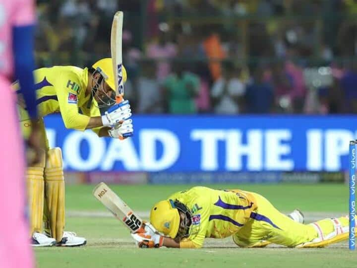 IPL 2022 Best Memes On Twitter As MS Dhoni Returns As Chennai Super Kings Captain Dhoni Captaincy memes: கேப்டன் பதவியை தோனியிடம் மீண்டும் ஒப்படைத்த ஜடேஜா… தெறிக்கும் மீம்ஸ்!