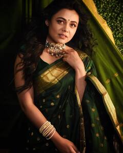 PHOTO: अभिनेत्री प्रार्थना बेहरेचं निखळ सौंदर्य; चाहते घायाळ!