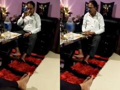 Watch: पटना नगर निगम के एग्जीक्यूटिव इंजीनियर ने दोस्तों के साथ छलकाया जाम, मेयर सीता साहू ने कही ये बड़ी बात