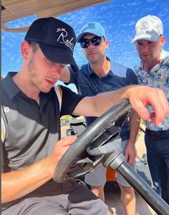 પ્રિયંકા ચોપરા પતિ સાથે ગોલ્ફ રમતી જોવા મળી, શોર્ટ સ્કર્ટમાં વર્તાવ્યો કહેર