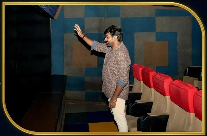 இந்த படம் நன்றாக வசூலில் கலக்கிக் கொண்டிருக்கும் சூழலில் படத்தின் நாயகன் விஜய் சேதுபதி, நாயகி நயன்தாரா மற்றும் இயக்குனர் விக்னேஷ் சிவன் ஆகியோர் இணைந்து திரையரங்கிற்கு சென்று படத்தை பார்க்கும் புகைப்படங்கள் சமூக வலைதளங்களில் வைரலாகி வருகிறது.