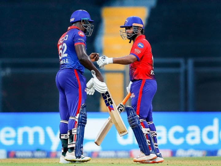 अखेर अष्टैपूल रोवमेन पोवेलने धडाकेबाज कामगिरी सुरु केली. पण 35 धावा करुन तो बाद झाला आणि दिल्लीचा विजय फारच अवघड झाला.