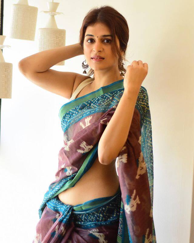 సోషల్ మీడియాలో ఈ బ్యూటీ చాలా యాక్టివ్ గా ఉంటుంది.(Photo Courtesy : Shraddha Das Instagram)