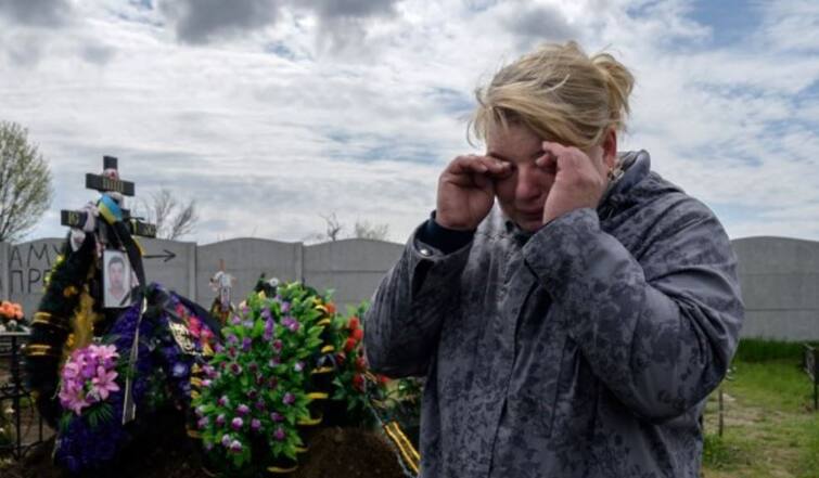 Russia Ukraine War: Missile hits Odessa airport and damages runway check in details Russia Ukraine War: રશિયાના રોકેટ હુમલામાં યુક્રેનના ઓડેસા શહેરનો રનવે થયો તબાહ, જાણો વિગત
