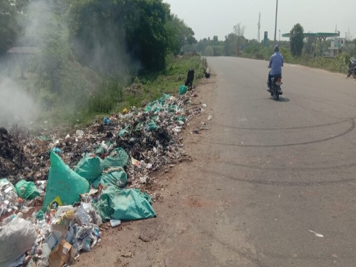 திருவாரூர்: மாவட்ட ஆட்சியர் அலுவலகம் அருகே எரியும் மருத்துவக்கழிவுகள்...! அவதிப்படும் மக்கள்...!