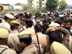 Aligarh Accident: बाइक से टक्कर के बाद ट्रक लेकर भाग रहे चालक ने कई जगह पर लोगों को रौंदा, 3 की मौत