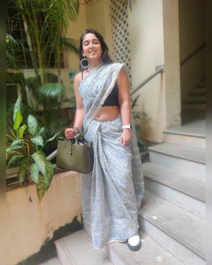 'इस वजह से काफी असहाय महसूस होता है. जैसे मैं सोना चाहती हूं मैं, लेकिन सो नहीं पाती क्योंकि ये रुकते ही नहीं है. मैं अपने डर को पहचानने की कोशिश करती हूं, खुद से बात करती हूं. लेकिन आपको अगर ये एक बार हिट कर गया, तो मुझे इसे रोकने का कोई तरीका नहीं मिला. लेकिन  Popeye से  बात  करना और गहरी सांसे लेने से मुझे काफी मदद मिली'.
