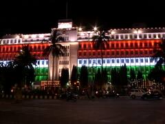 Maharashtra Din : महाराष्ट्र दिनानिमित्त सरकारी कार्यालयं सजली; मंत्रालय, CSMT, BMCवर अद्भुत रोषणाई