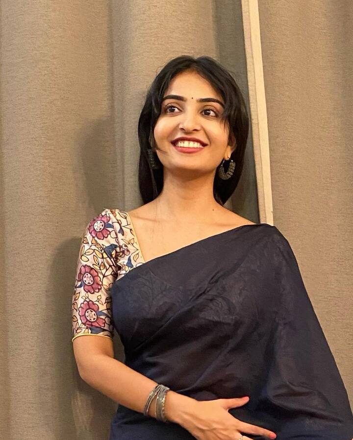 అనన్యా నాగళ్ల, నల్ల చీరలో చేస్తోంది గుండె గుల్ల! - Image Credit: Ananya nagalla/Instagram