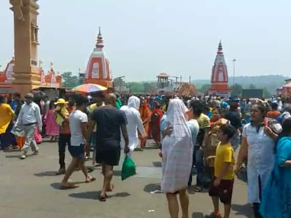 Haridwar News: आदेश के बाद भी बिना मास्क घूम रहे लोग, श्रद्धालुओं के साथ प्रशासन भी लापरवाह Haridwar News: आदेश के बाद भी बिना मास्क घूम रहे लोग, श्रद्धालुओं के साथ प्रशासन भी लापरवाह