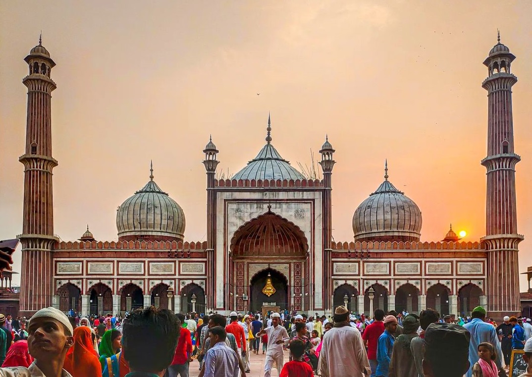 EID 2022: पूरी दुनिया में ऐसे तय होती है ईद की तारीख, कई बार अलग-अलग दिनों में मनाया जाता है त्योहार, जानें वजह