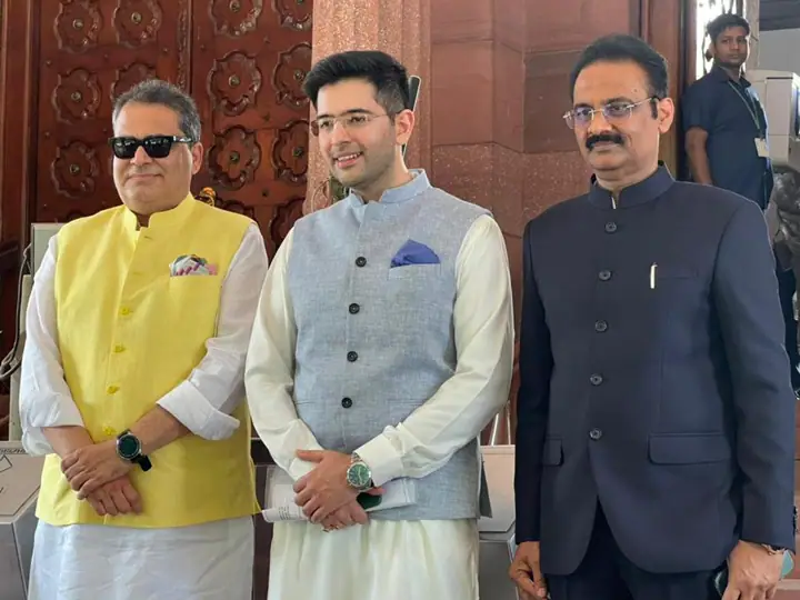 Punjab News: Raghav Chadha, Sanjeev Arora and Ashok Mittal takes oath as Rajya Sabha member Punjab News: ਰਾਘਵ ਚੱਢਾ, ਸੰਜੀਵ ਅਰੋੜਾ ਤੇ ਡਾਕਟਰ ਅਸ਼ੋਕ ਮਿੱਤਲ ਨੇ ਰਾਜ ਸਭਾ ਮੈਂਬਰ ਵਜੋਂ ਚੁੱਕੀ ਸਹੁੰ, 'ਆਪ' ਨੇ ਕਿਹਾ- ਲੋਕਾਂ ਦੀ ਆਵਾਜ਼ ਹੋਵੇਗੀ ਮਜ਼ਬੂਤ