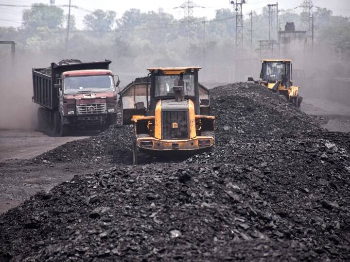 India power shortage, Coal India issues tender for coal import वीज टंचाईवर तोडगा काढण्यासाठी भारताचे प्रयत्न, कोळसा आयातीसाठी कोल इंडियाने काढली निविदा