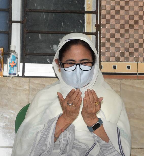 ইদের আগে মসজিদে মুখ্যমন্ত্রী