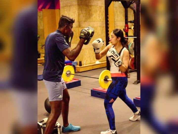 त्यामुळे डान्सिंगसोबत तिला स्पोर्ट्समध्येही आवड असल्याचं दिसून येत आहे. (dhanashree chahal instgram)