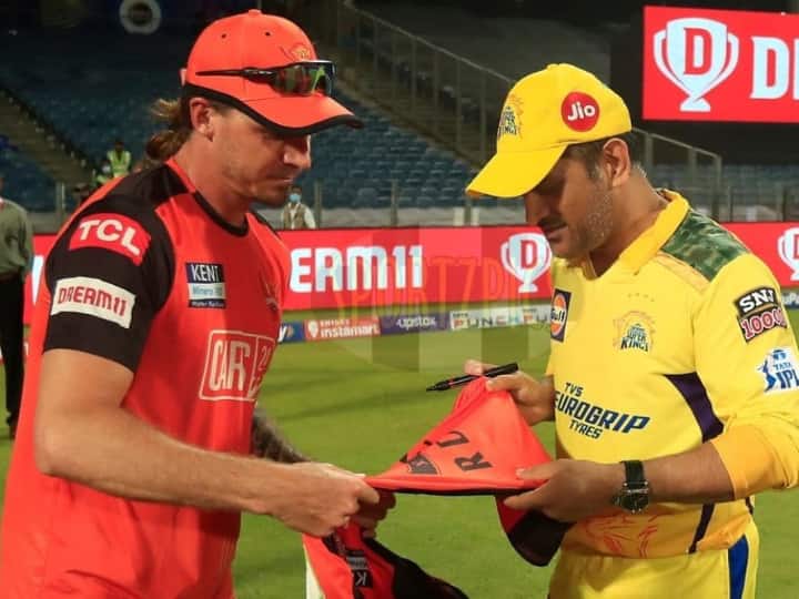 CSK vs SRH IPL 2022: Dale Steyn Takes MS Dhoni's Autograph After CSK vs SRH Match, See Pic IPL 2022: Dale Steyn Takes MS Dhoni's Autograph After CSK vs SRH Match, See Pic