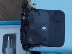 Smartphone Blast: रीयलमी का Narzo 50A स्मार्टफोन फटा, यूजर ने बताया कैसे हुआ ब्लास्ट तो कंपनी ने कहा...