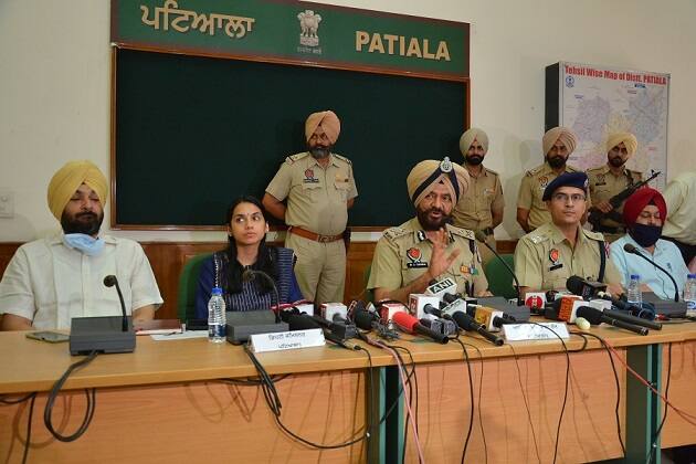 Patiala Violence: ਪਟਿਆਲਾ ਹਿੰਸਾ ਮਗਰੋਂ ਪ੍ਰਸ਼ਾਸਨ ਨੇ ਚੁੱਕਿਆ ਵੱਡਾ ਕਦਮ, ਅਫਵਾਹਾਂ ਰੋਕਣ ਲਈ ਬਣਾਇਆ ਸੋਸ਼ਲ ਮੀਡੀਆ ਮਾਨੀਟਰਿੰਗ ਸੈੱਲ Patiala administration has set up a social media monitoring cell, after the Patiala violence Patiala Violence: ਪਟਿਆਲਾ ਹਿੰਸਾ ਮਗਰੋਂ ਪ੍ਰਸ਼ਾਸਨ ਨੇ ਚੁੱਕਿਆ ਵੱਡਾ ਕਦਮ, ਅਫਵਾਹਾਂ ਰੋਕਣ ਲਈ ਬਣਾਇਆ ਸੋਸ਼ਲ ਮੀਡੀਆ ਮਾਨੀਟਰਿੰਗ ਸੈੱਲ