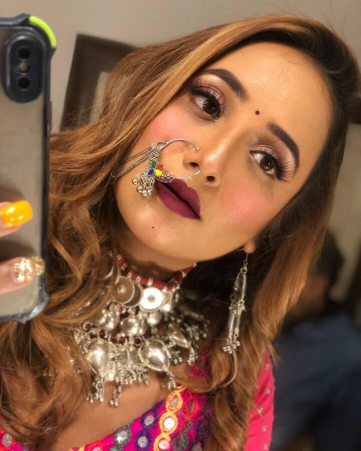 रानी की इन कातिल अदाओं पर फैंस दिल हार गए हैं. एक्ट्रेस का बेधड़क अंदाज देख फैंस अपने जज्बातों पर काबू नहीं कर पा रहे.