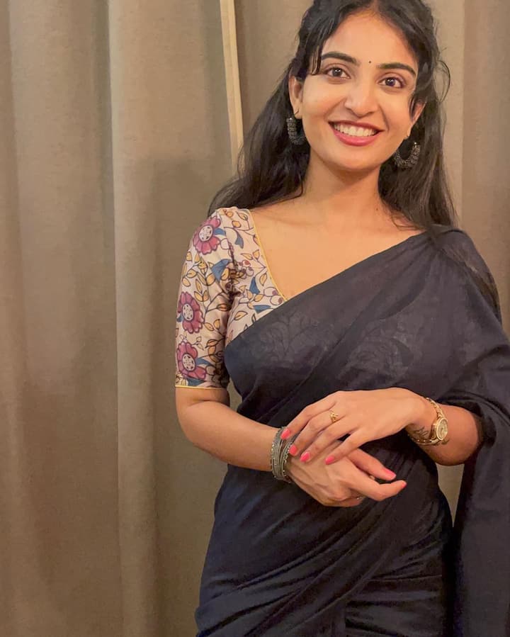 అనన్యా నాగళ్ల, నల్ల చీరలో చేస్తోంది గుండె గుల్ల! - Image Credit: Ananya nagalla/Instagram