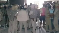 Chandauli Raid Case: पोस्टमार्टम रिपोर्ट में चोट के निशान नहीं मिले, फांसी की भी पुष्टि नहीं- सूत्र