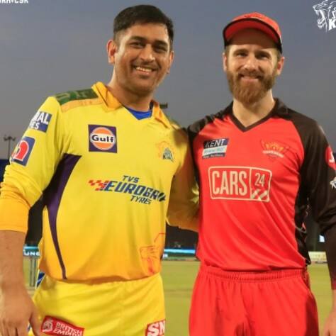 সানরইজার্স হায়দরাবাদের বিরুদ্ধে টস করতে নামলেন ধোনি। যদিও টস হারলেন। কিন্তু প্রথমে ব্য়াট করে বিশাল স্কোর বোর্ডে তুলল সিএসকে।